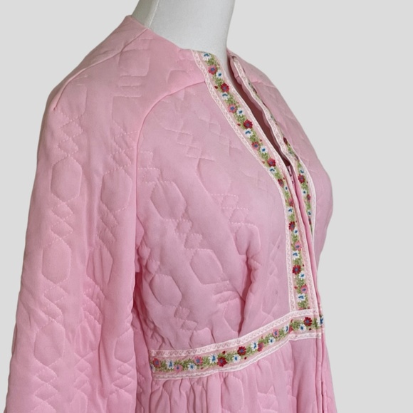 Vintage Vassarette 1950’s - 1960’s Quilted Housecoat Embroidered Size Medium - Picture 2 of 7